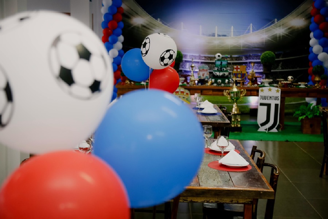 images/world_cup_2026_trophies.jpg