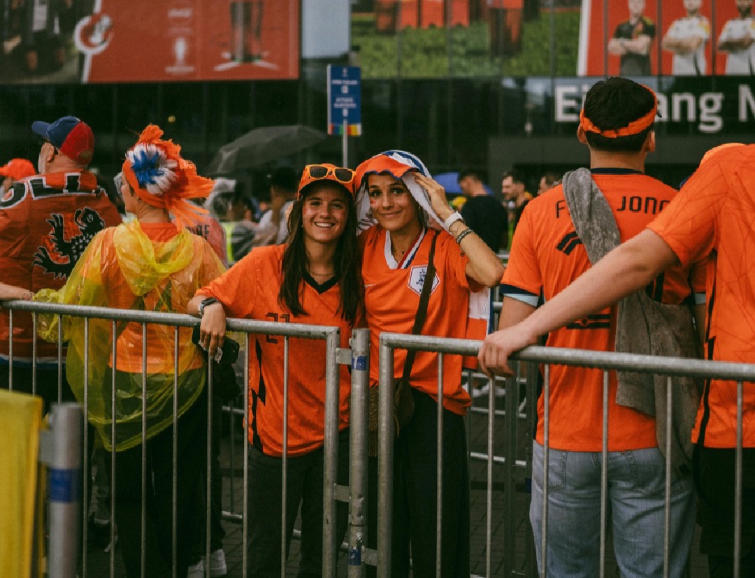 images/fans_holland_ready.jpg