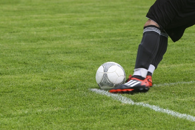 images/kicking_ball_pitch.jpg
